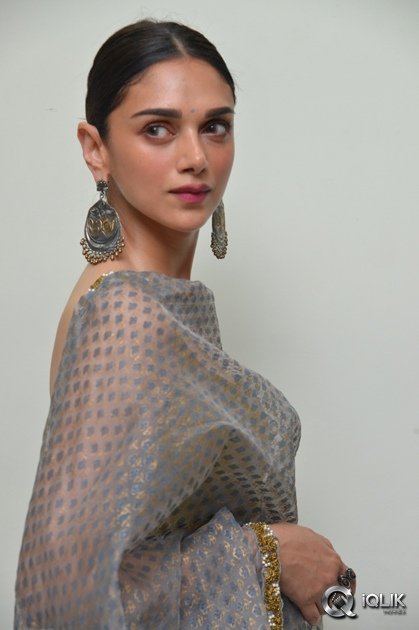 Aditi-Rao-Hydari-at-Cheliyaa-Movie-Promotions